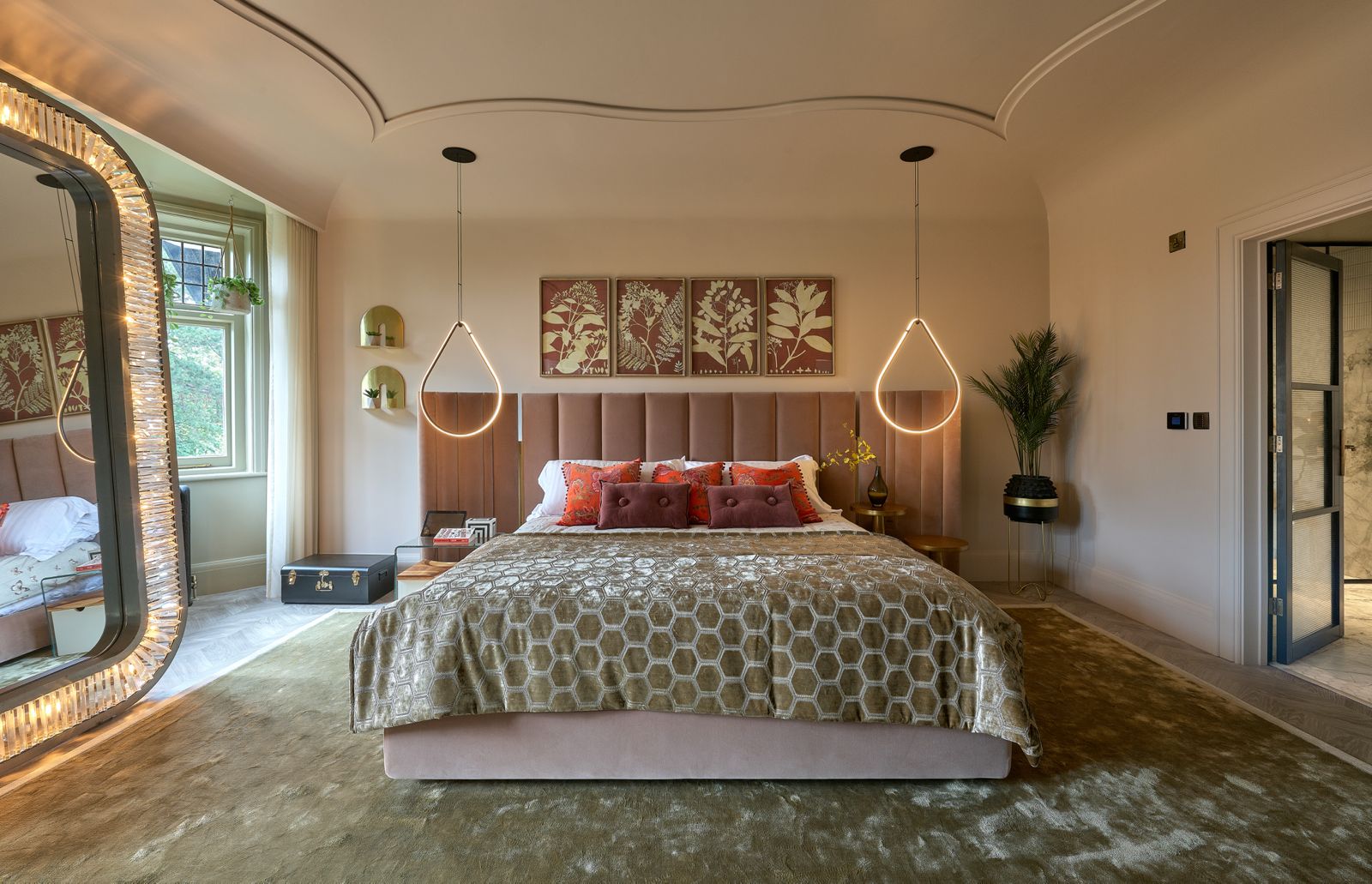 The House on the Park — principal bedroom with bespoke high-gloss ceiling and Gallotti&Radice bed